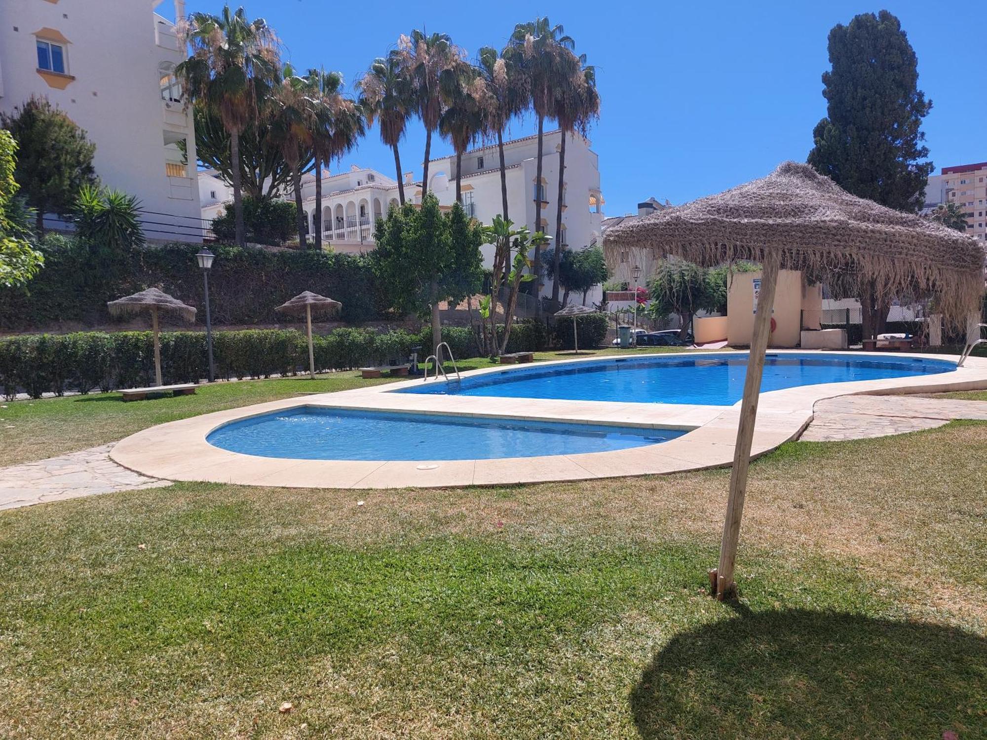 Estudio Con Piscina Y Parking, Playa A 4 Min A Pie, Tren A 2 Min ฟูเอนฮิโรลา ภายนอก รูปภาพ