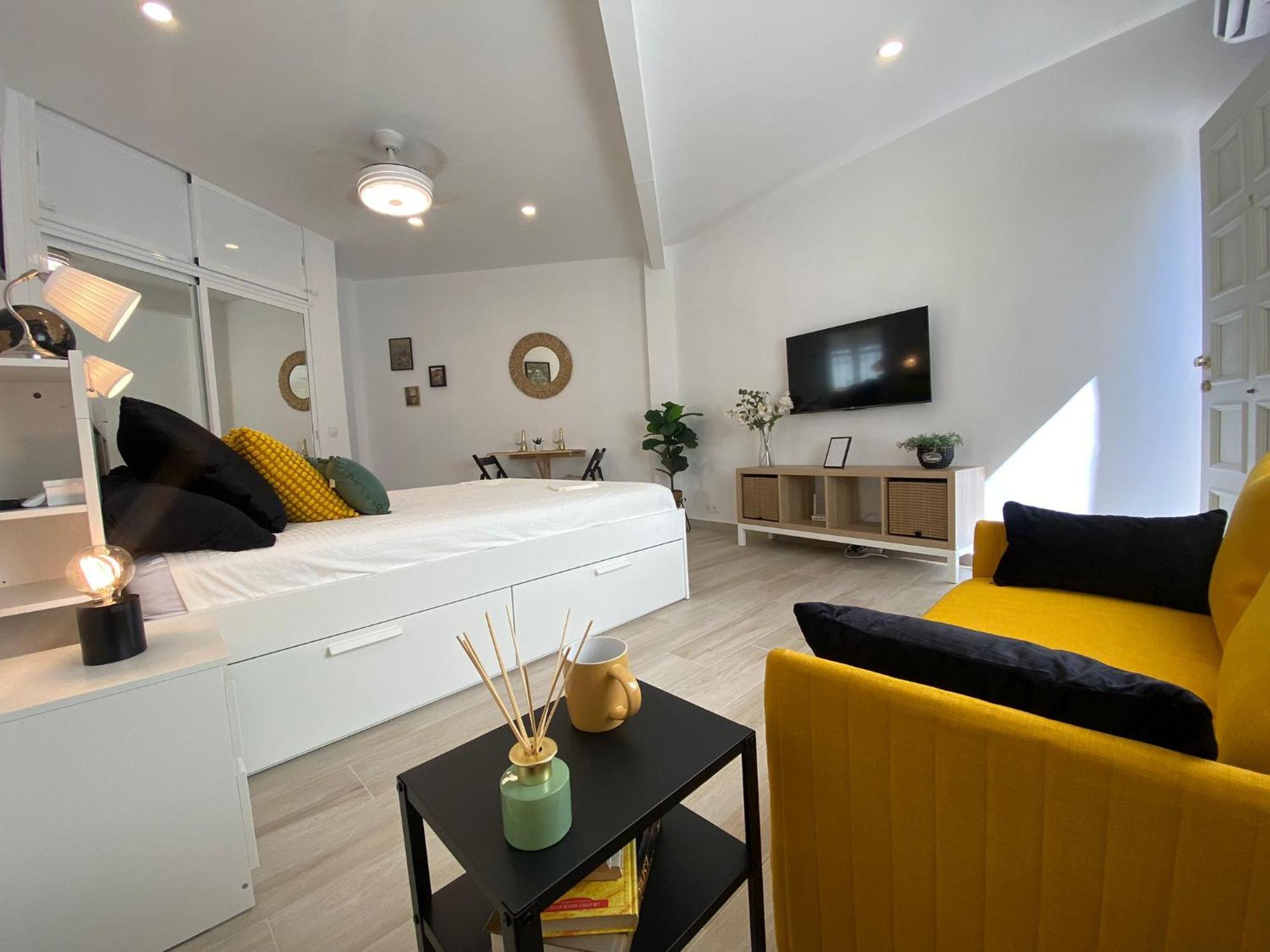 Estudio Con Piscina Y Parking, Playa A 4 Min A Pie, Tren A 2 Min ฟูเอนฮิโรลา ภายนอก รูปภาพ